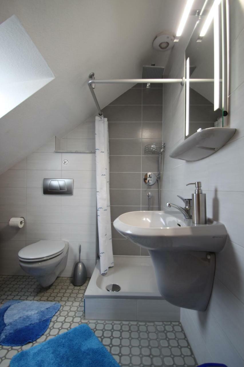 B&B Am See Koeln - Privatzimmer Eksteriør billede